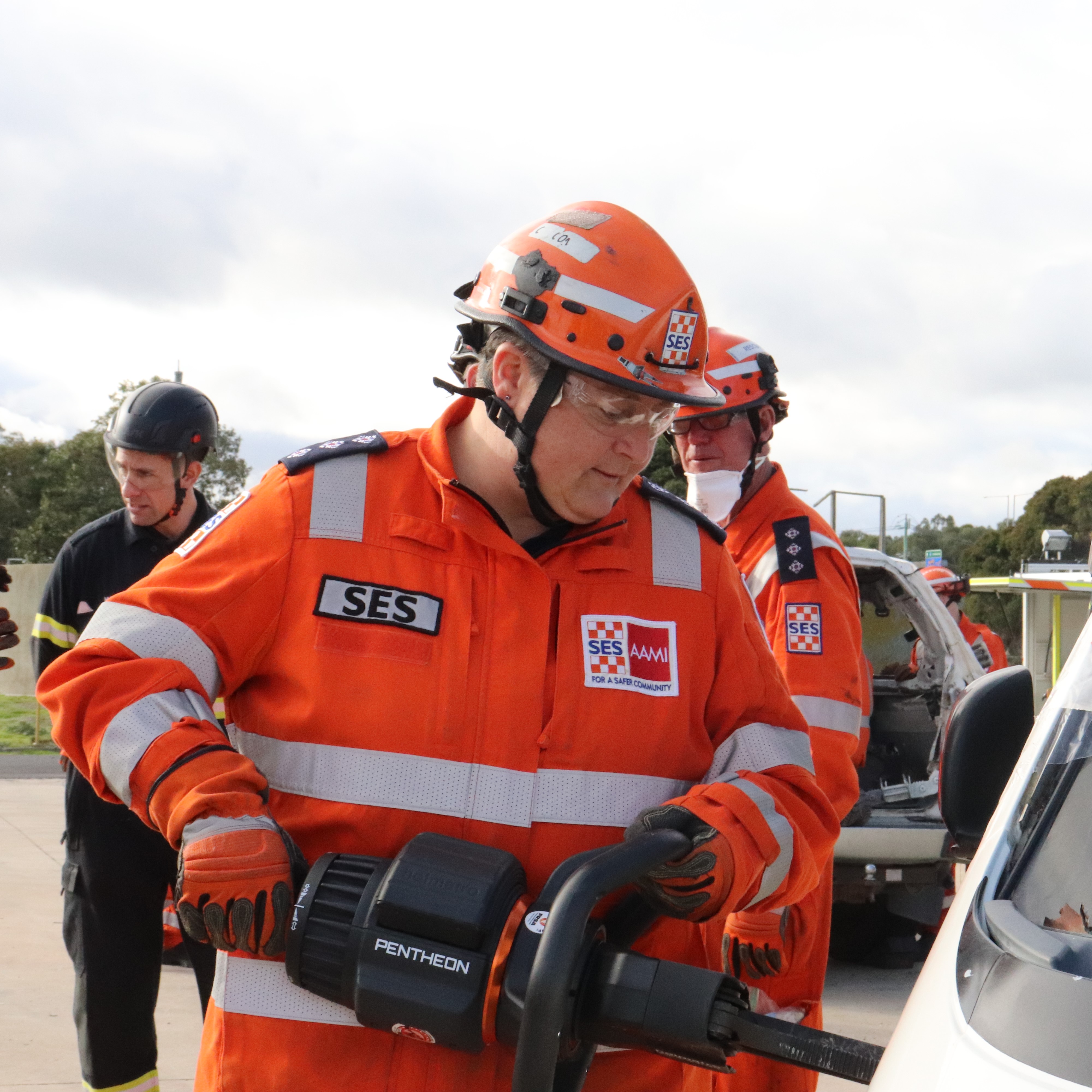 VICSES Seymour Unit Controller Christine Welsh demonstrates the new battery-powered hydraulic equipment used by almost 50 VICSES units across the state.